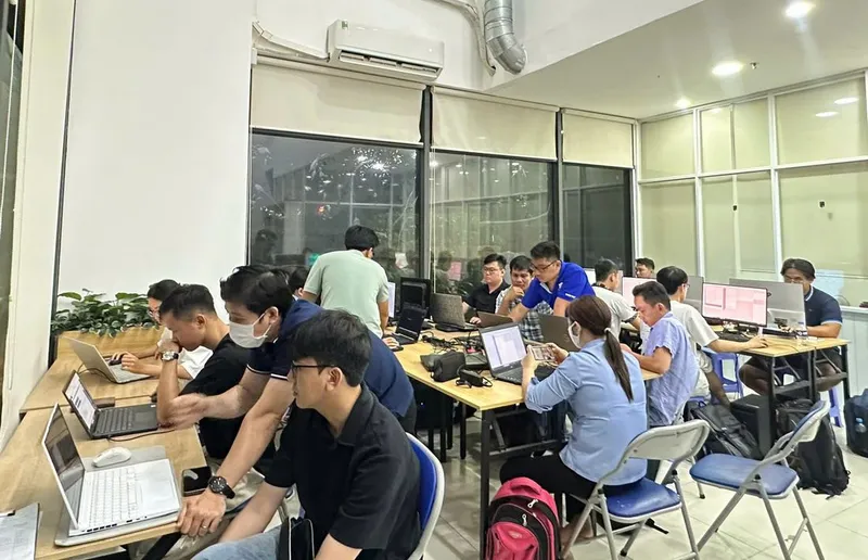 Tìm hiểu AI là gì - Trung Tâm Đào Tạo AI SAOVIET AI là gì và cẩm nang toàn diện về trí tuệ nhân tạo cho người mới bắt đầu