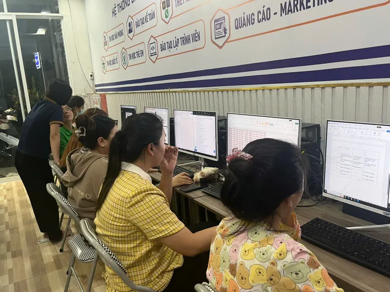 Khóa Học AI Cho Học Sinh TP.HCM – Đánh Thức Tư Duy Cho Trẻ Khóa học AI cho học sinh tại TP.HCM giúp phát triển tư duy logic