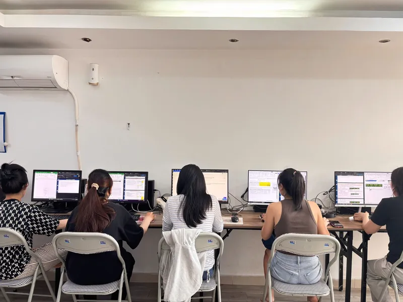 Khóa Học Ứng Dụng AI Trong Kinh Doanh Thực Chiến Khóa Học Ứng Dụng AI Trong Kinh Doanh Thực Chiến