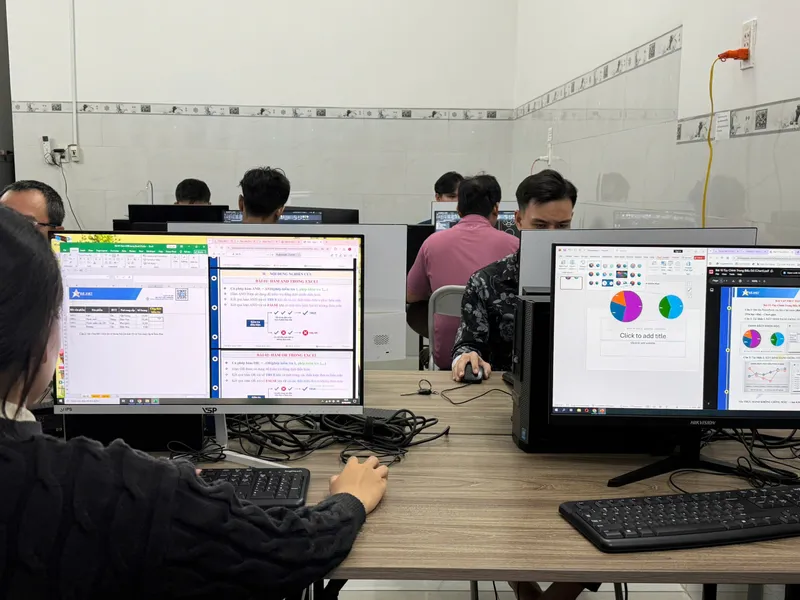 AI thiết kế, công cụ AI, Midjourney, Adobe Firefly, DALL-E 3, xu hướng thiết kế, Canva AI, học AI thực chiến, designer và AI AI trong thiết kế đồ họa, Midjourney, Adobe Firefly, DALL-E, designer, thiết kế đồ họa